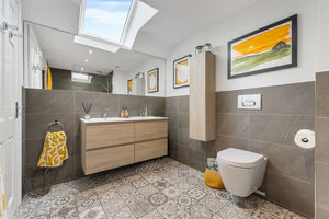 En-suite (Bed 1)- click for photo gallery